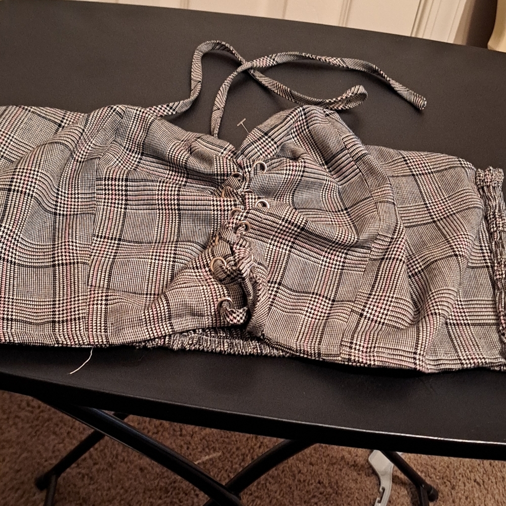 Fashion Nova Halter top with stetchy back NWOT